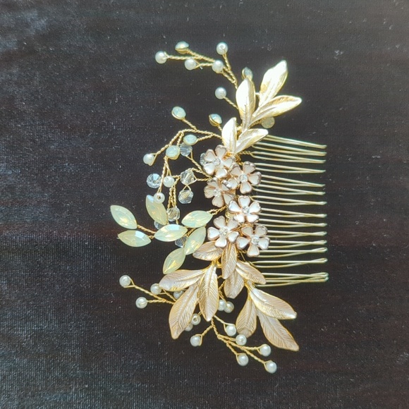 Handmade Bridal Comb - Picture 1 of 4
